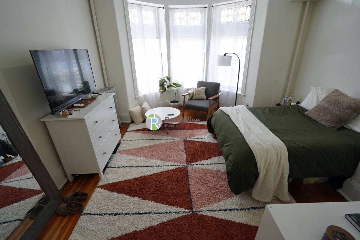 Townhouse for rent at 71 Brighton Ave #1, Allston, MA 02134