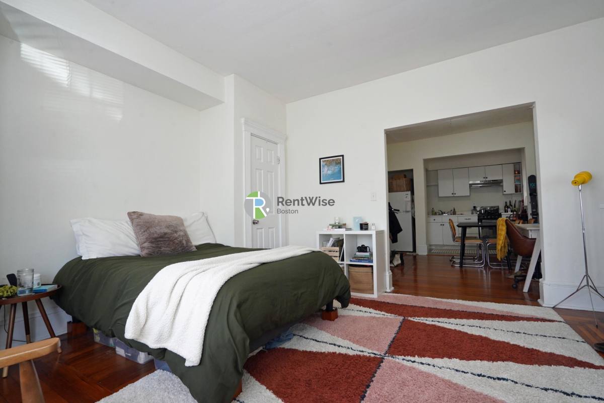 Townhouse for rent at 71 Brighton Ave #1, Allston, MA 02134
