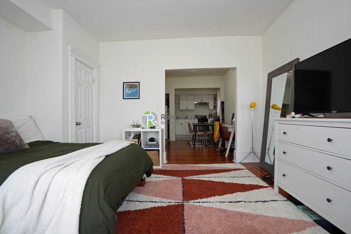 Townhouse for rent at 71 Brighton Ave #1, Allston, MA 02134