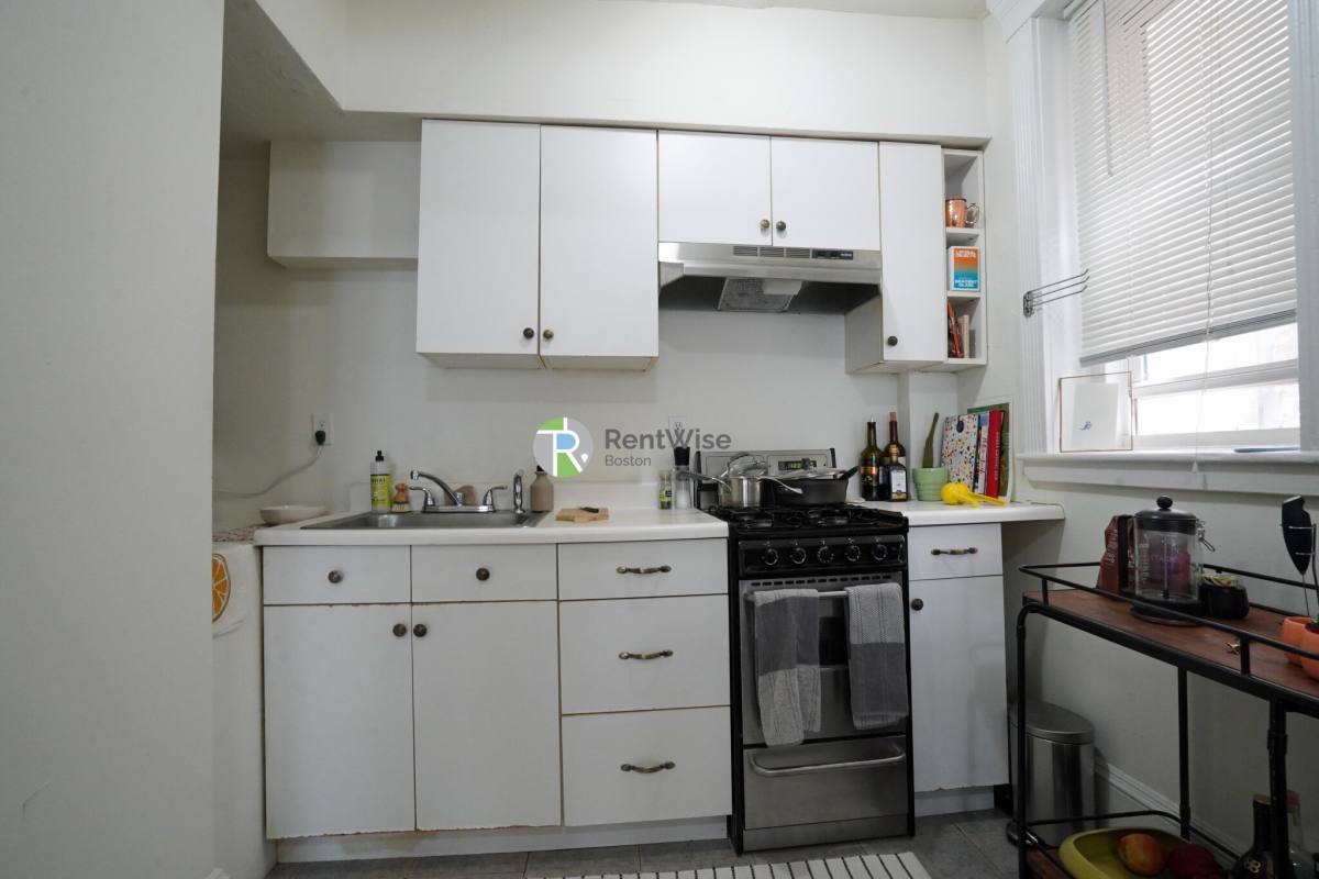 Townhouse for rent at 71 Brighton Ave #1, Allston, MA 02134