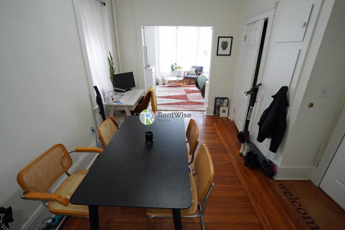 Townhouse for rent at 71 Brighton Ave #1, Allston, MA 02134