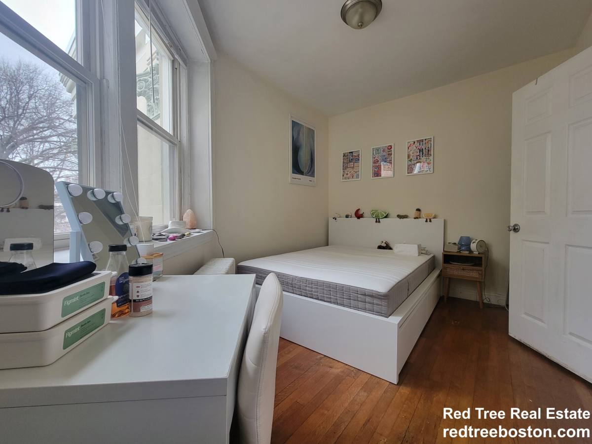 Apartment for rent at 60 Egmont St #5, Brookline, MA 02446