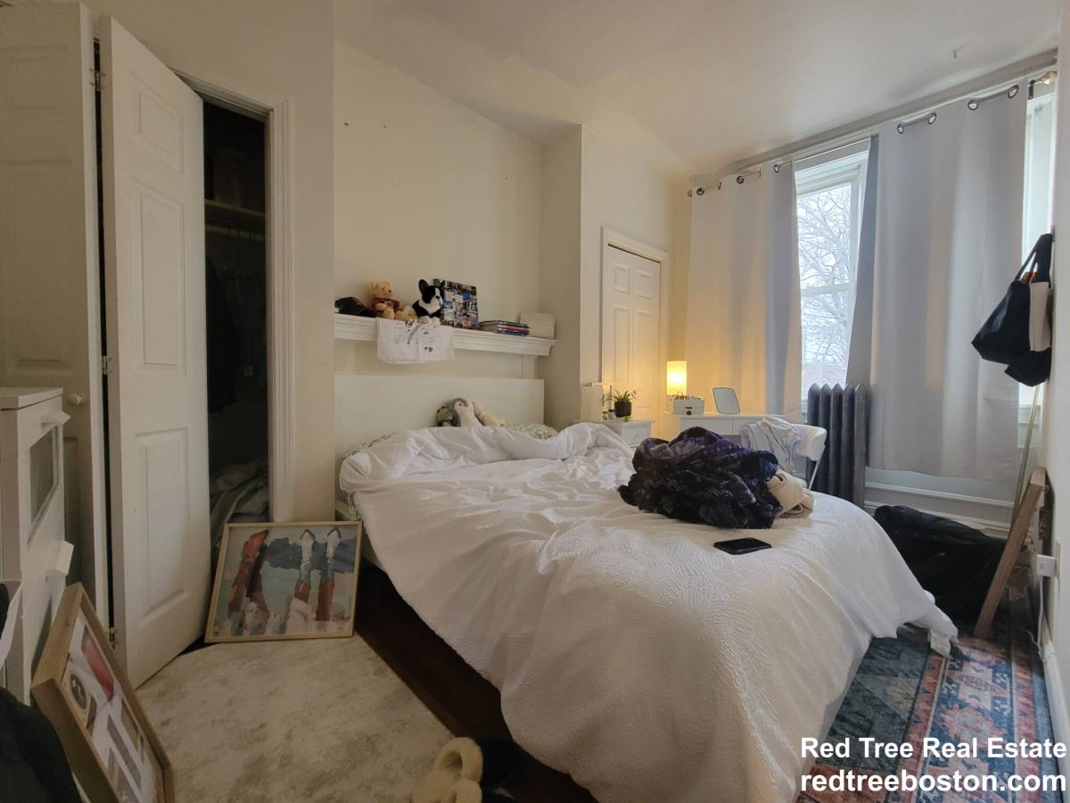 Apartment for rent at 60 Egmont St #5, Brookline, MA 02446