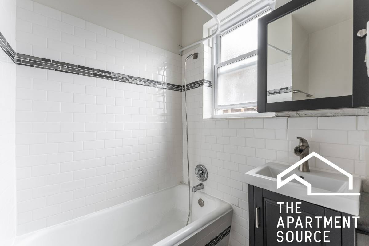 Apartment for rent at 6465 W Roscoe St #2S, Chicago, IL 60641