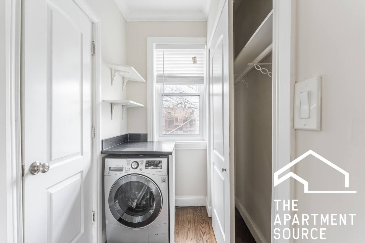 Apartment for rent at 6465 W Roscoe St #2S, Chicago, IL 60641