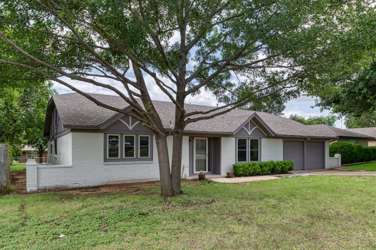 House for rent at 6540 Victoria Ave, North Richland Hills, TX 76180