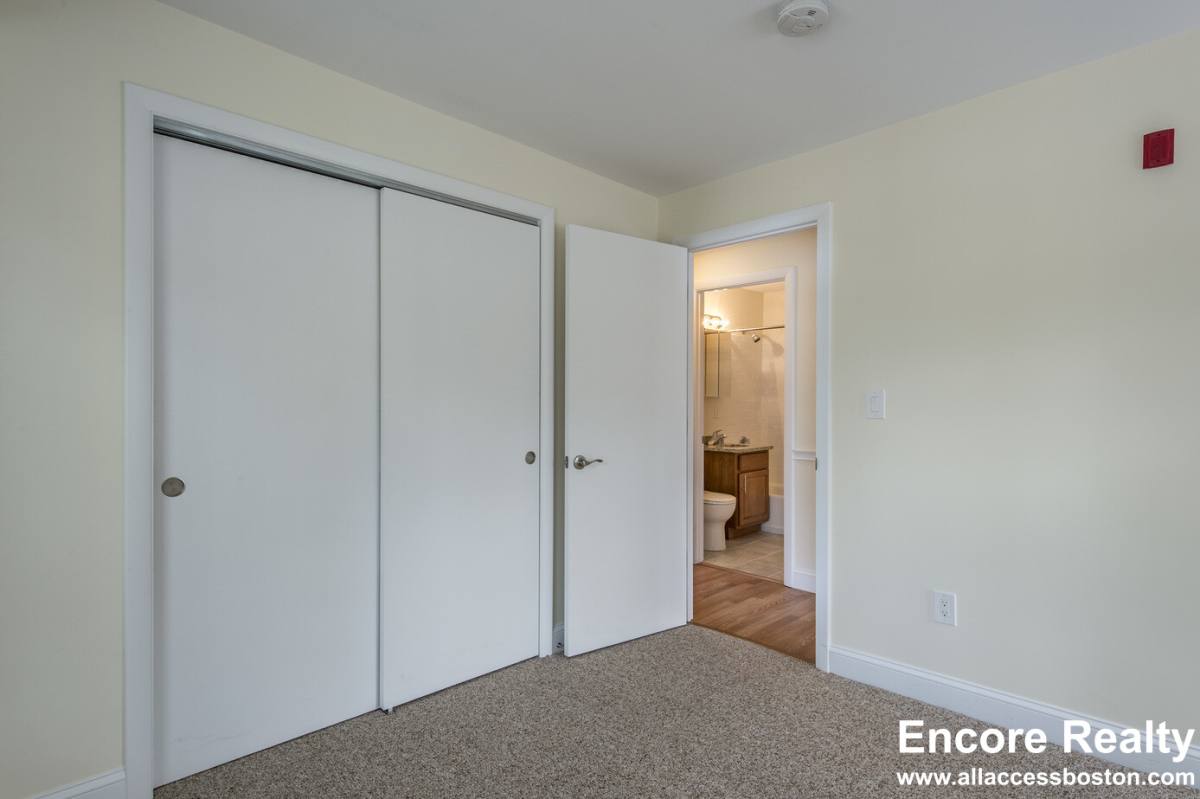 Apartment for rent at 14 Westgate Dr #108, Woburn, MA 01801