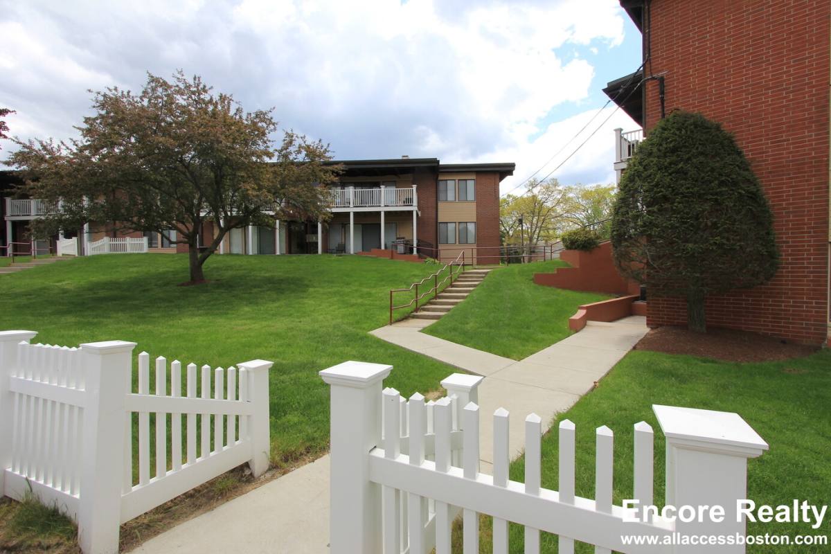 Apartment for rent at 14 Westgate Dr #108, Woburn, MA 01801