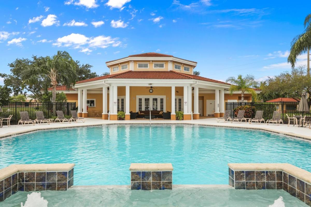 Condo for rent at 1195 Villagio Circle, Sarasota, FL 34237