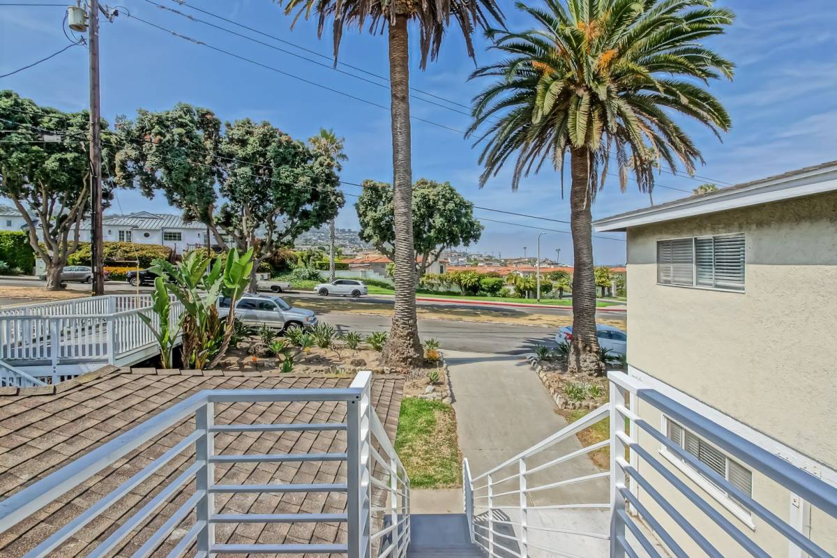 Apartment for rent at 344-348 Calle Miramar, Redondo Beach, CA 90277
