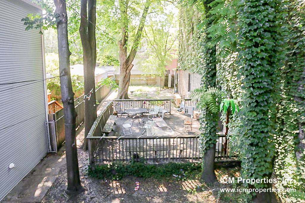 Apartment for rent at 2254 N Southport Ave #2, Chicago, IL 60614