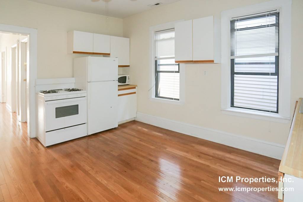 Apartment for rent at 2254 N Southport Ave #2, Chicago, IL 60614