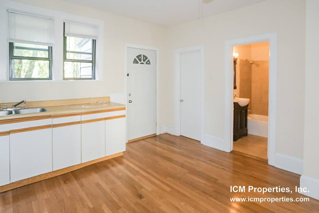 Apartment for rent at 2254 N Southport Ave #2, Chicago, IL 60614