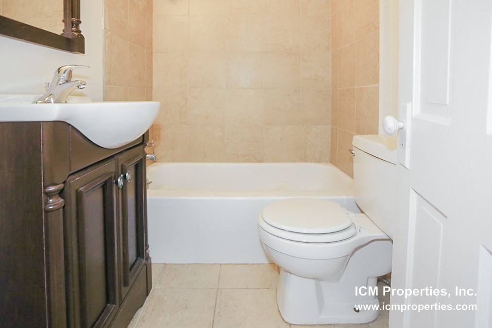 Apartment for rent at 2254 N Southport Ave #2, Chicago, IL 60614