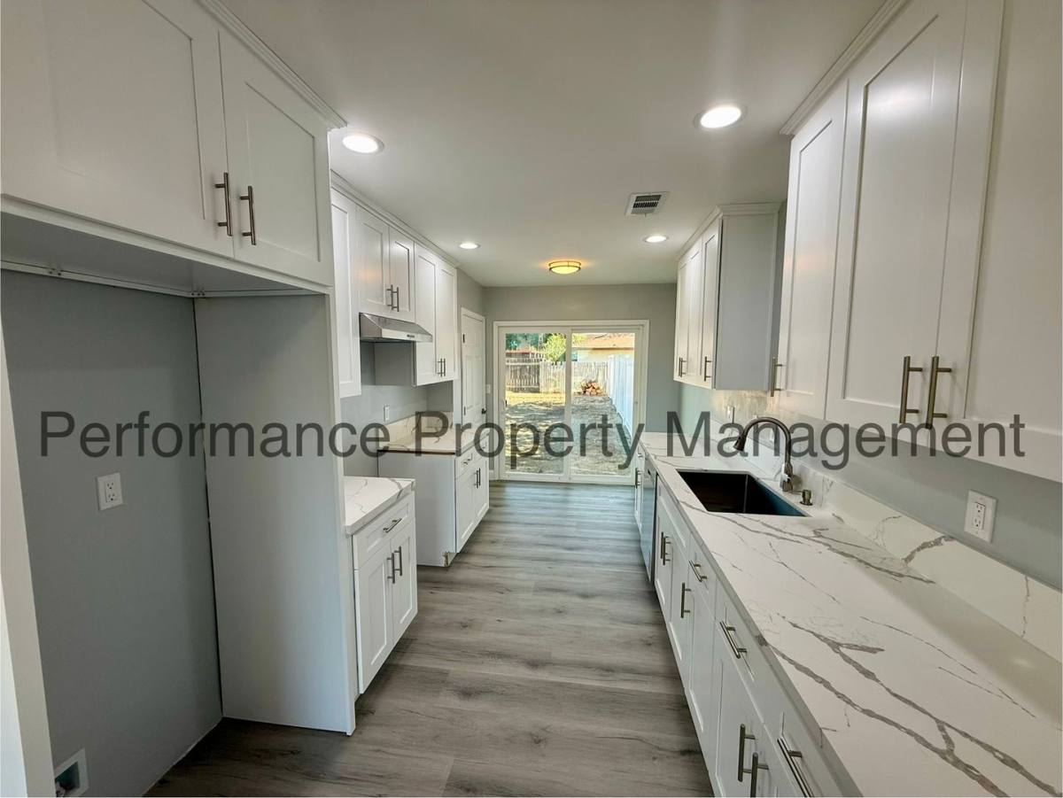 Apartment for rent at 3720 Apache Ave, Bakersfield, CA 93309