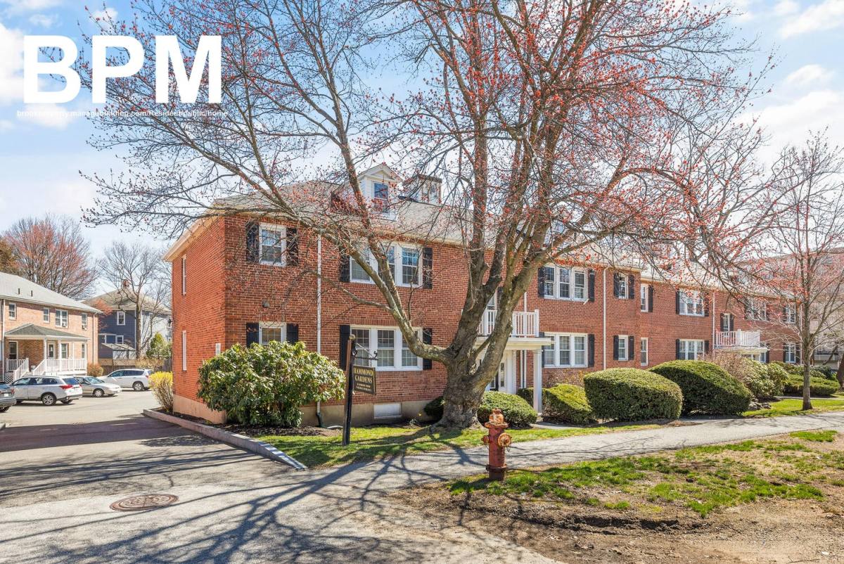 Apartment for rent at 9 Hammond Pond Parkway #2, Chestnut Hill, MA 02467