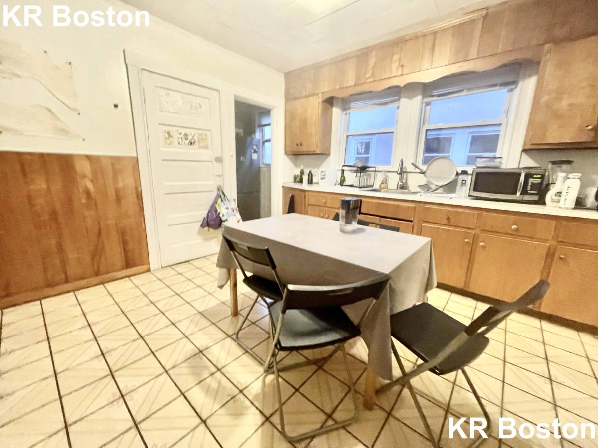 Apartment for rent at 785 Washington St #2, Brookline, MA 02445