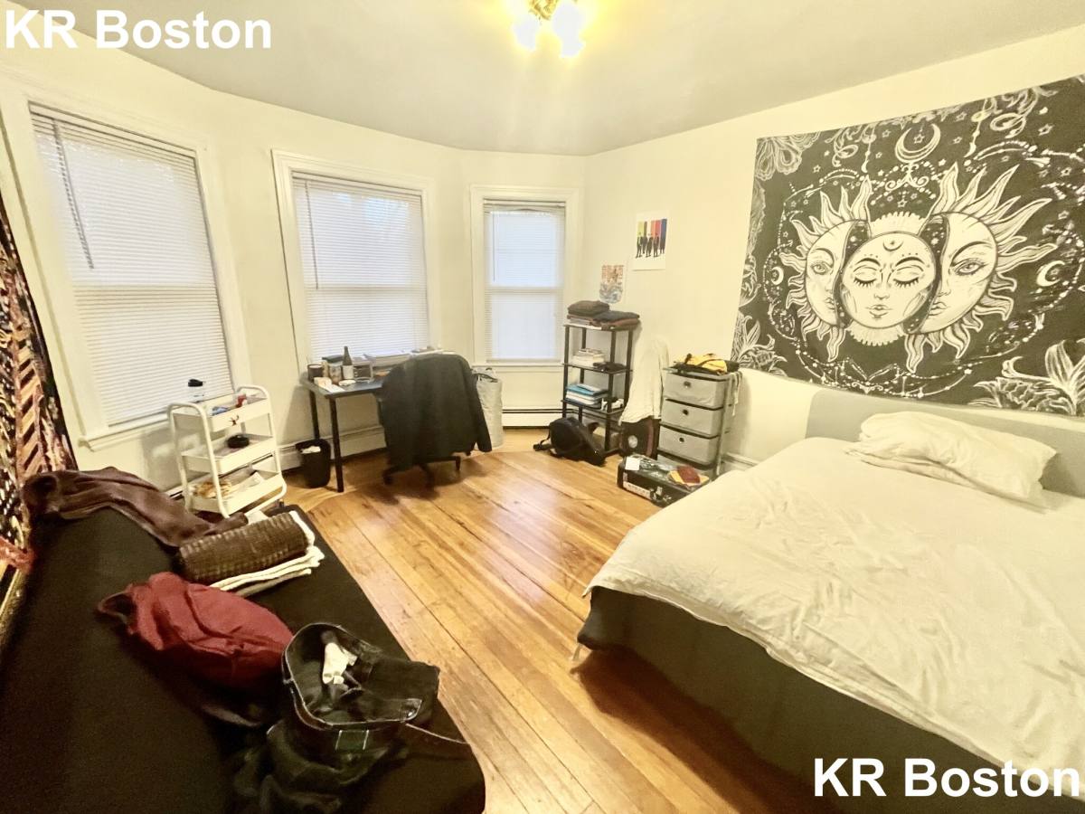 Apartment for rent at 785 Washington St #2, Brookline, MA 02445