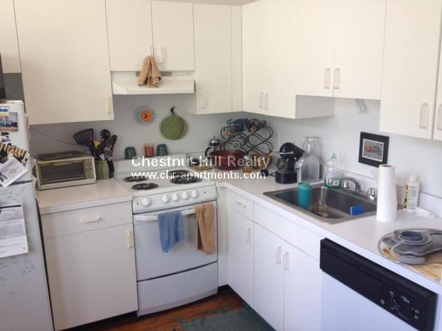 Apartment for rent at 1539 Beacon St #11, Brookline, MA 02446