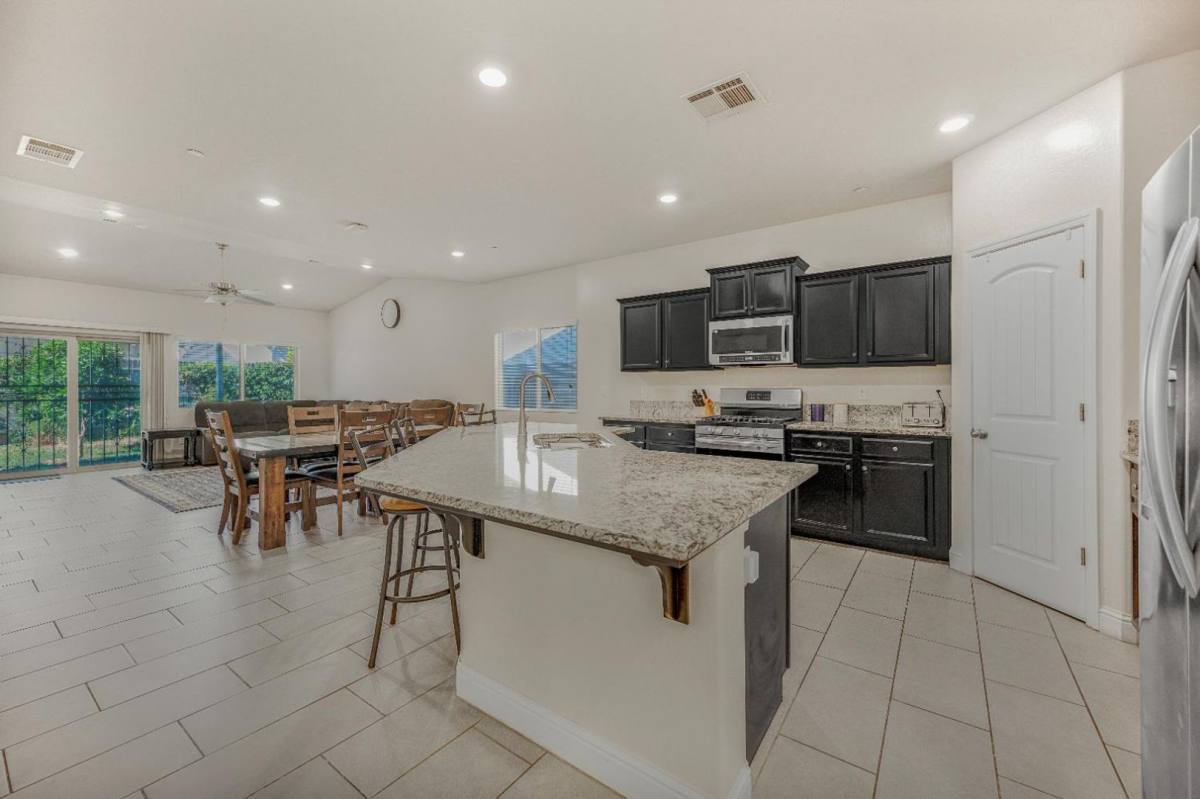 House for rent at 5432 W Lamona Ave, Fresno, CA 93722
