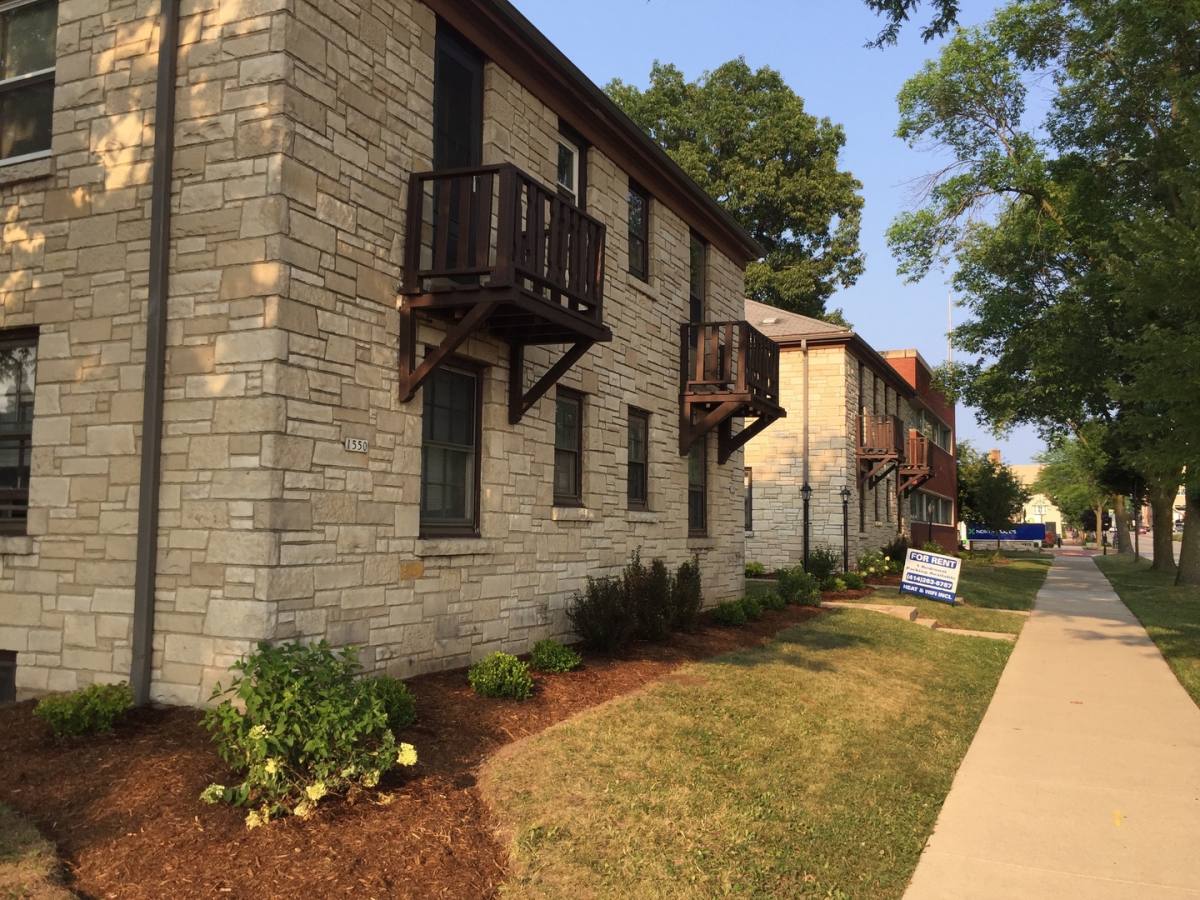 1550-52 E Capitol Dr, Milwaukee, WI 53211 - Apartment for Rent