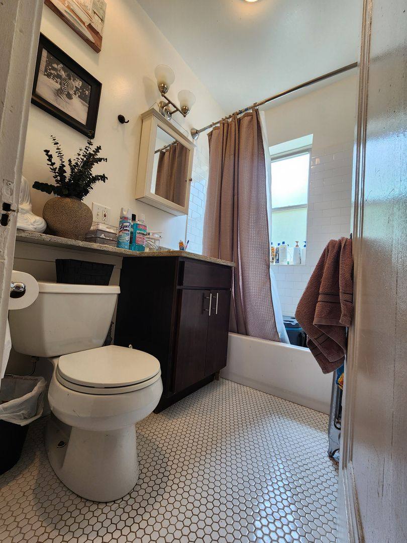 Apartment for rent at 5358 N Kimball Ave #1, Chicago, IL 60625