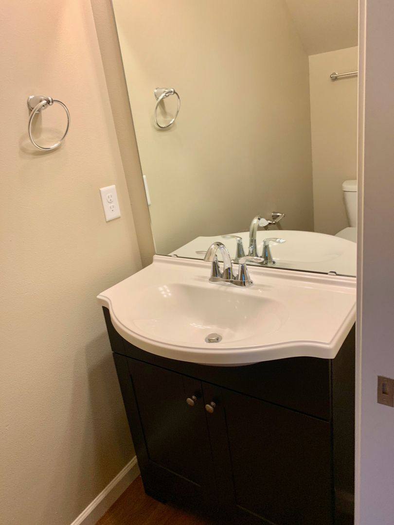Townhouse for rent at 839 Water Ave NE, Albany, OR 97321