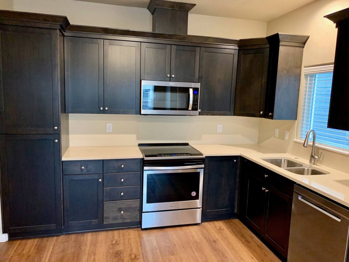 Townhouse for rent at 839 Water Ave NE, Albany, OR 97321