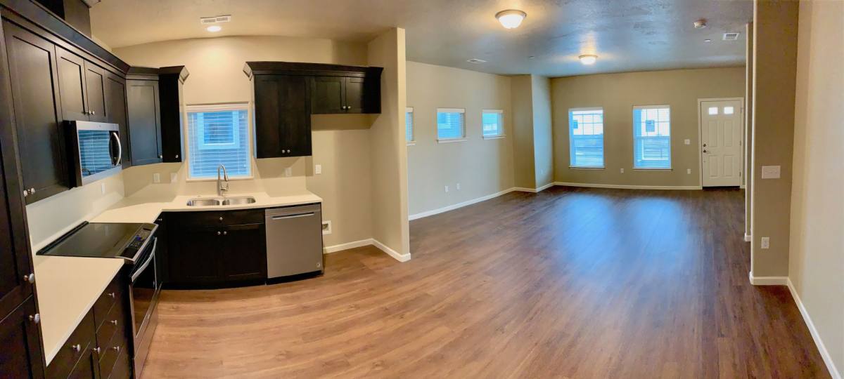 Townhouse for rent at 839 Water Ave NE, Albany, OR 97321