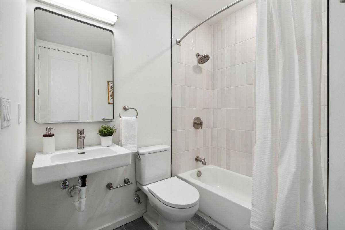 Apartment for rent at 225 N 12th St, Philadelphia, PA 19107