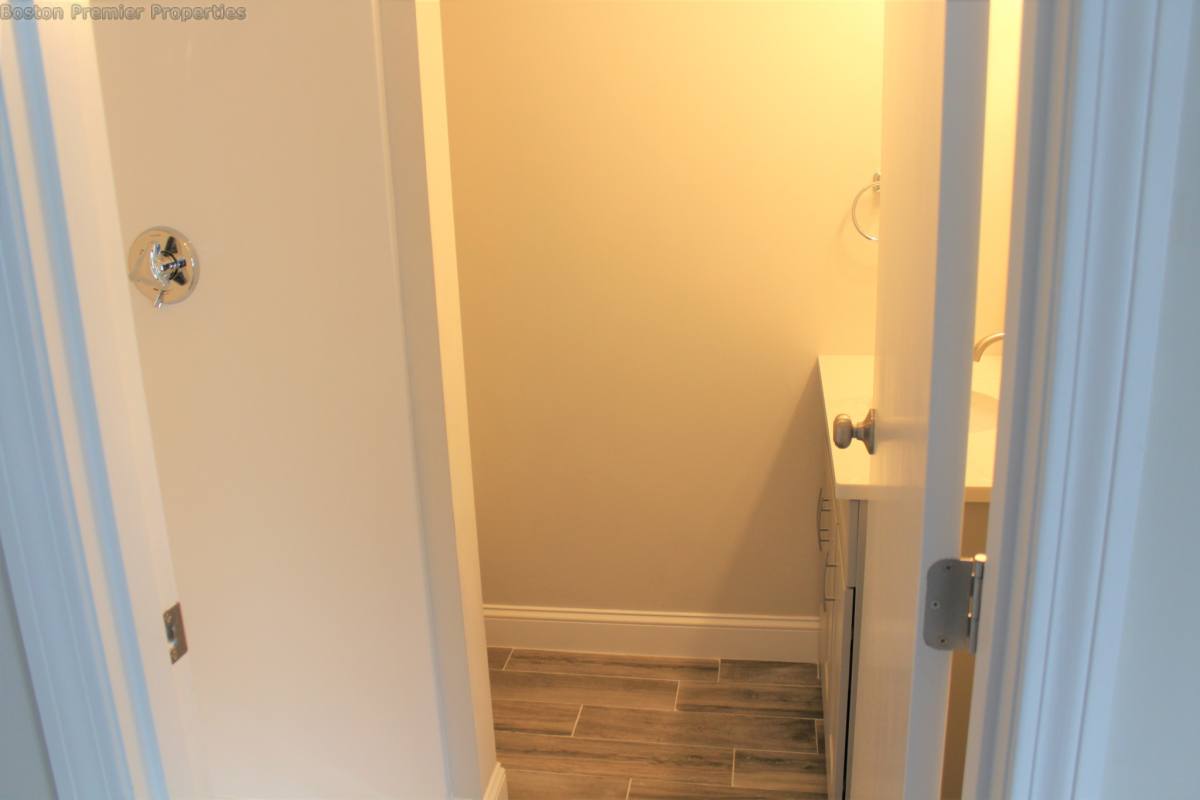House for rent at 52 S Walnut St #4, Quincy, MA 02169