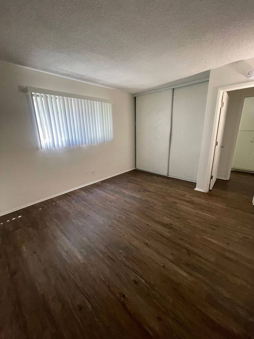 Apartment for rent at 35 Esperanza Ave, Long Beach, CA 90802