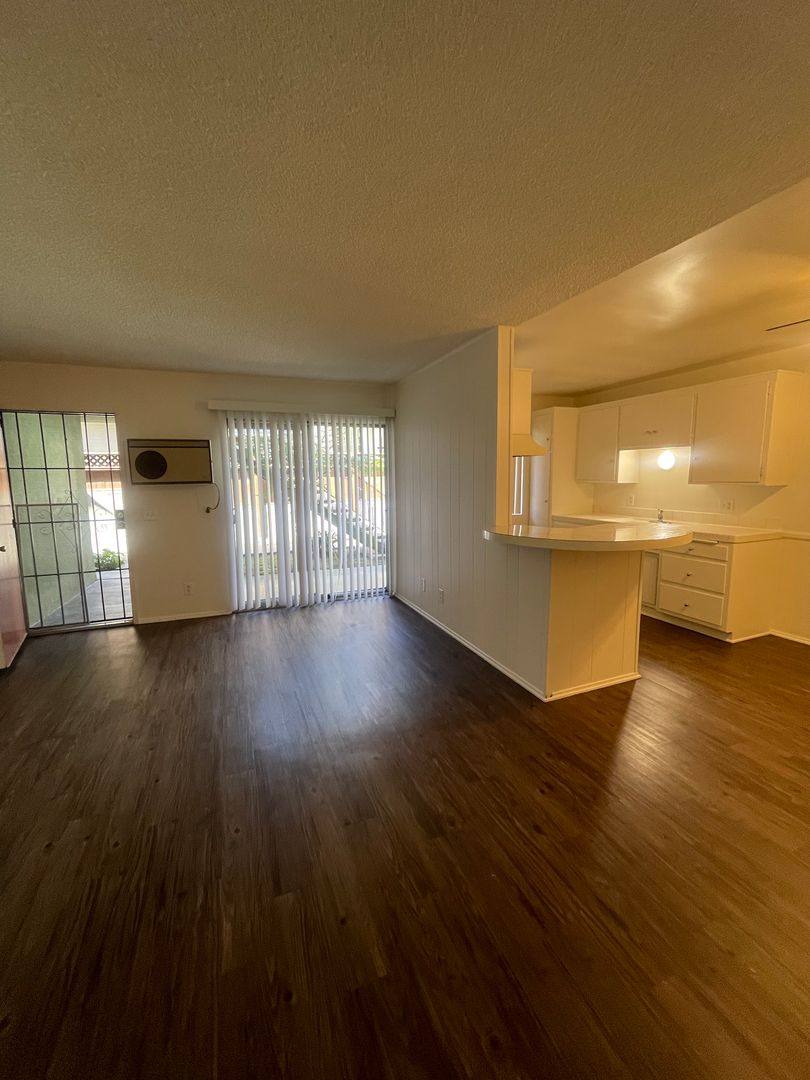 Apartment for rent at 35 Esperanza Ave, Long Beach, CA 90802