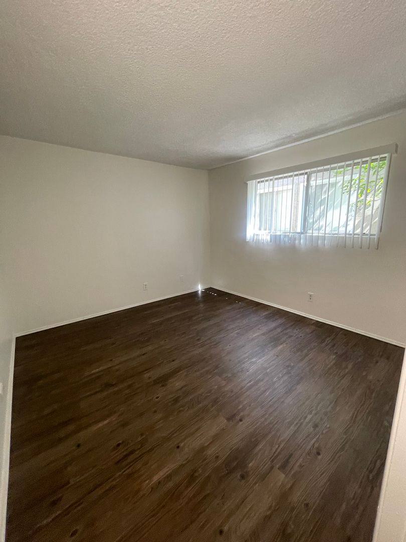 Apartment for rent at 35 Esperanza Ave, Long Beach, CA 90802