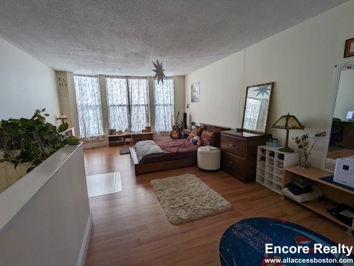 Apartment for rent at 1078 Boylston St #2, Boston, MA 02115