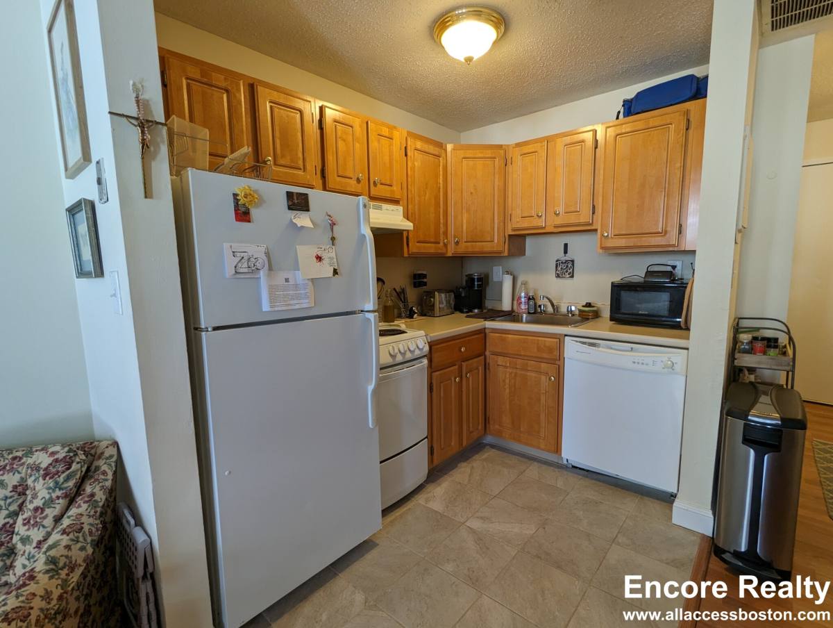 Apartment for rent at 1078 Boylston St #2, Boston, MA 02115