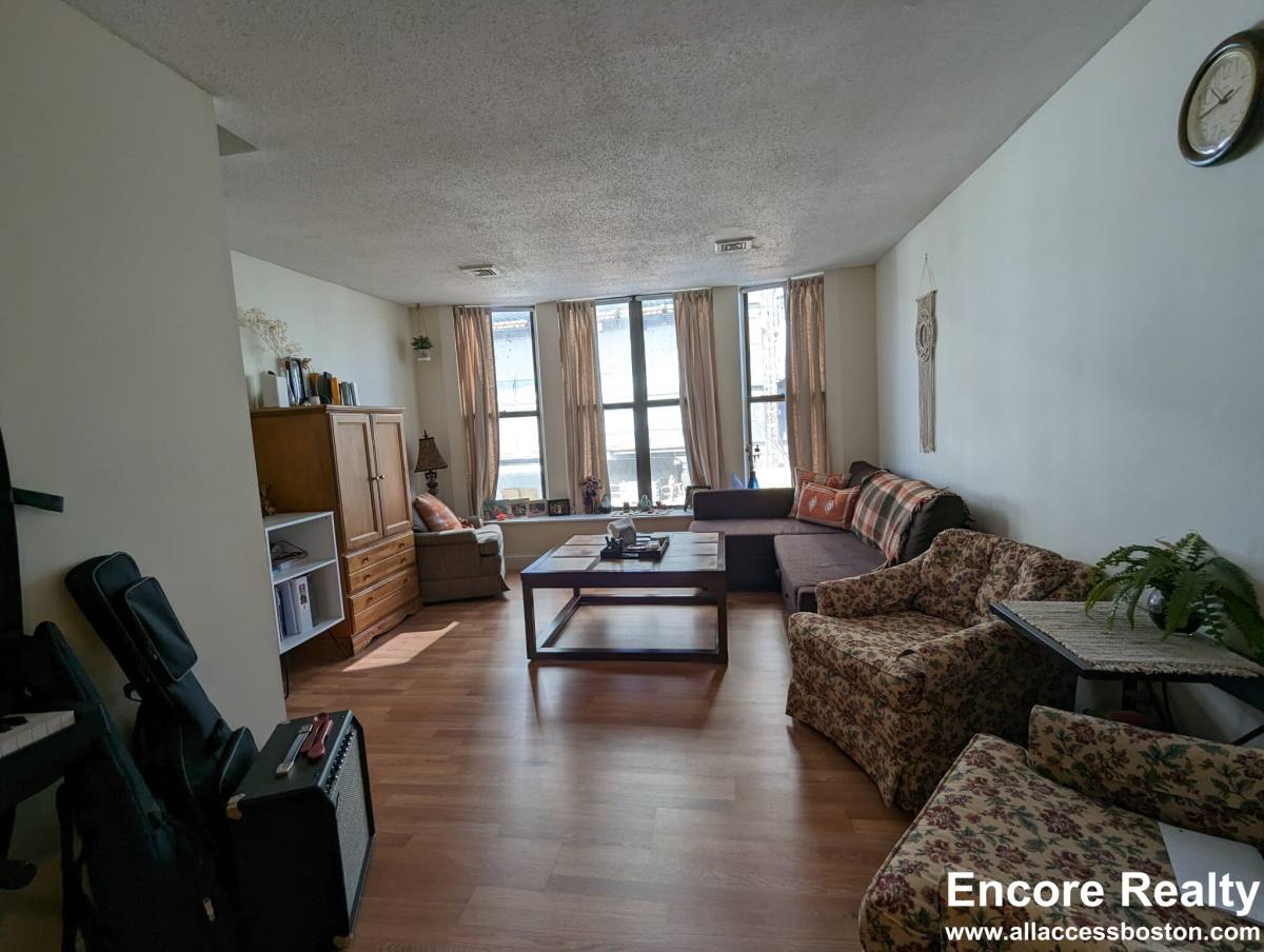 Apartment for rent at 1078 Boylston St #2, Boston, MA 02115