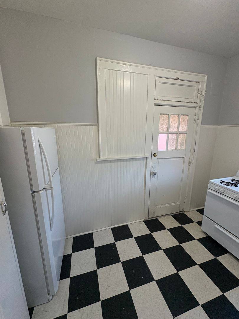 Apartment for rent at 307 S 39th St, Omaha, NE 68131