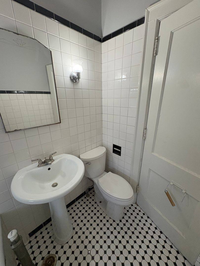 Apartment for rent at 307 S 39th St, Omaha, NE 68131
