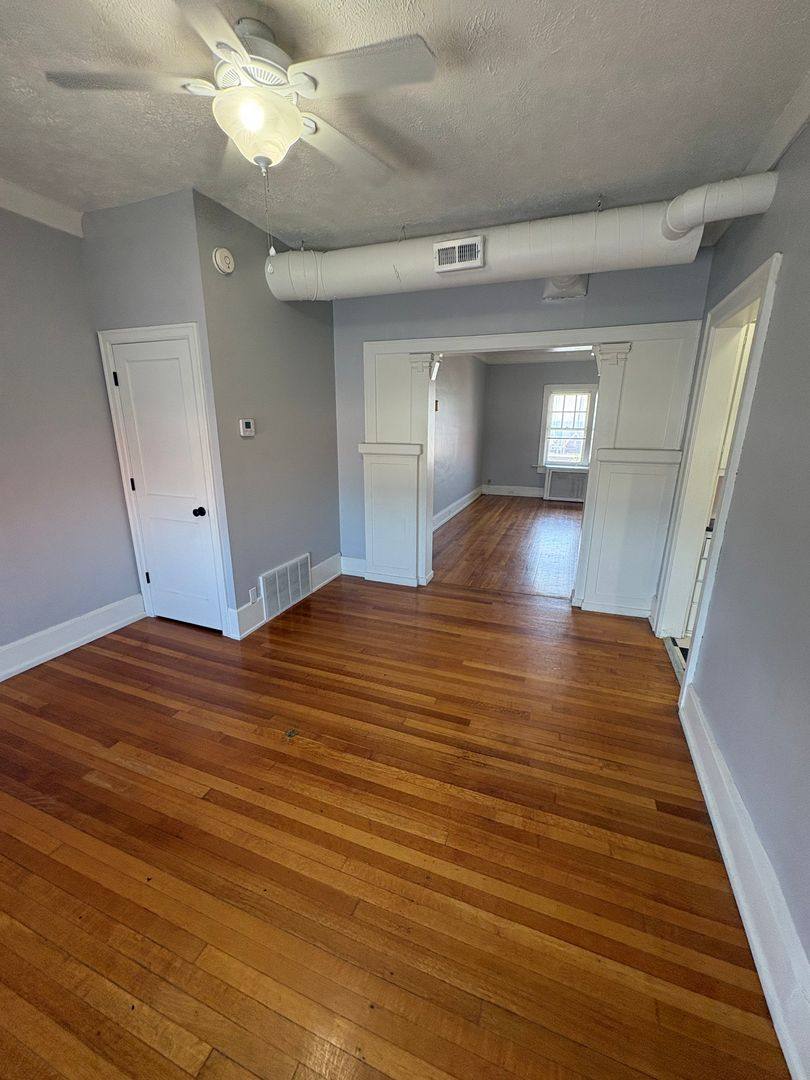 Apartment for rent at 307 S 39th St, Omaha, NE 68131
