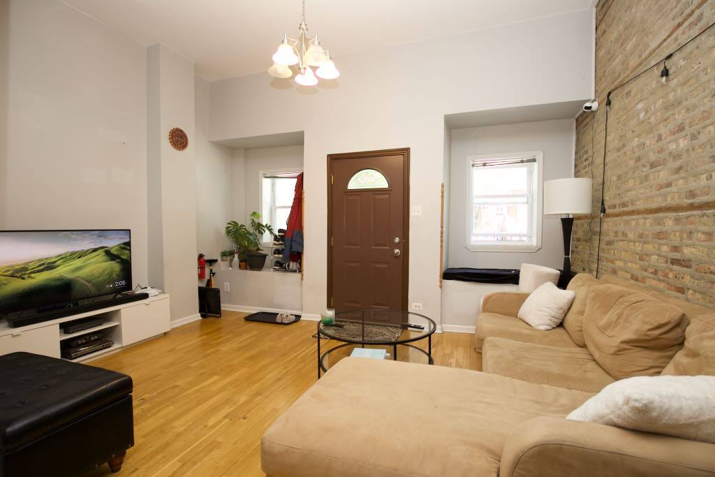 Apartment for rent at 1252 Greenview #3, Chicago, IL 60642