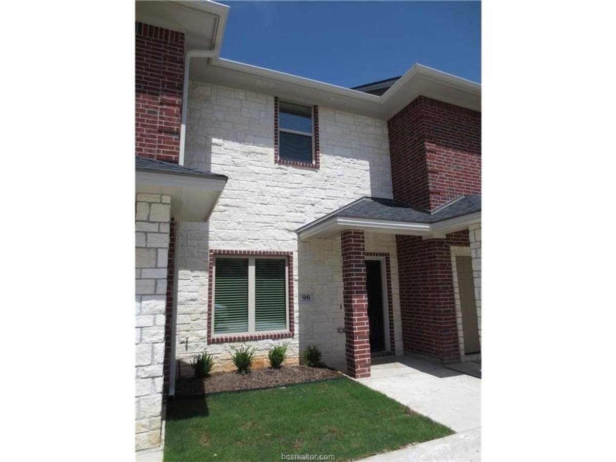 Condo for rent at 98 Forest Dr, College Station, TX 77840