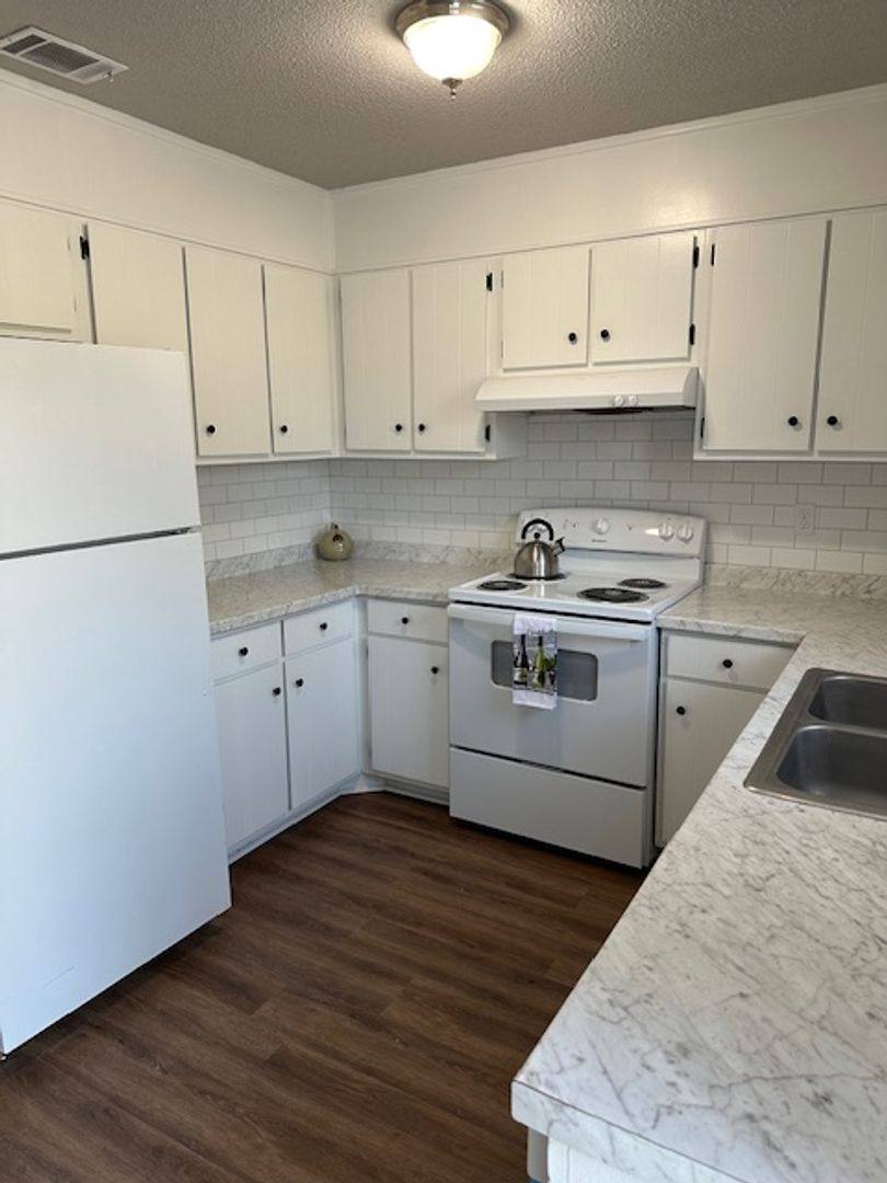 House for rent at 1100 Pineland Ave, Hinesville, GA 31313