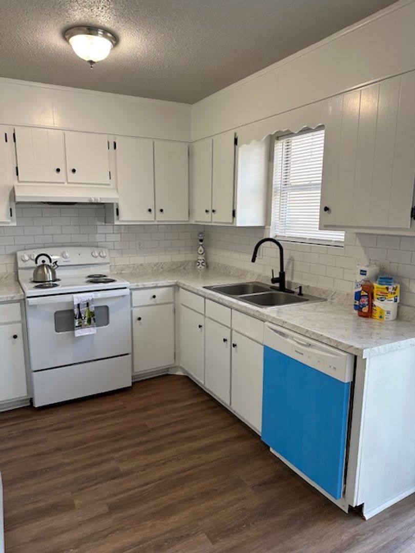 House for rent at 1100 Pineland Ave, Hinesville, GA 31313