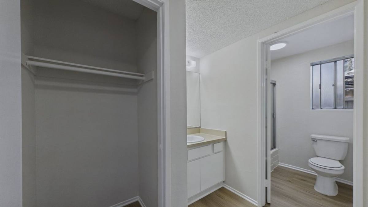 Apartment for rent at 425 Linwood Ave, Monrovia, CA 91016