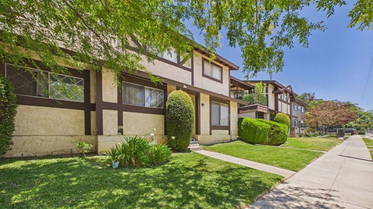 Apartment for rent at 425 Linwood Ave, Monrovia, CA 91016