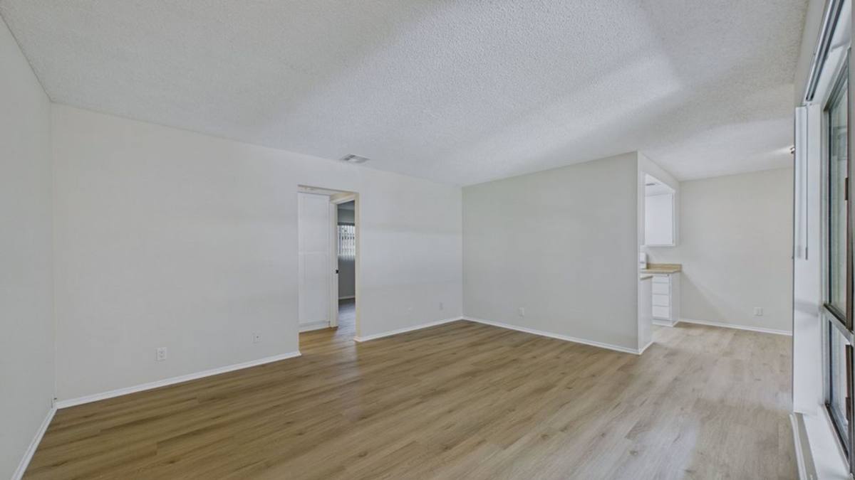 Apartment for rent at 425 Linwood Ave, Monrovia, CA 91016