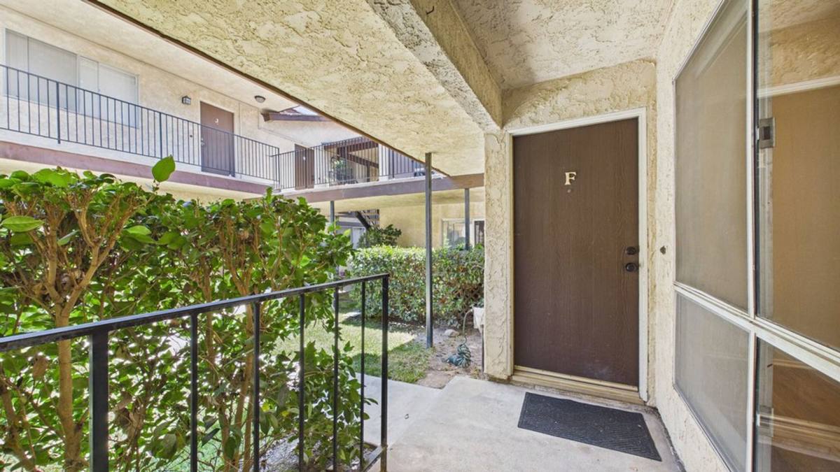 Apartment for rent at 425 Linwood Ave, Monrovia, CA 91016
