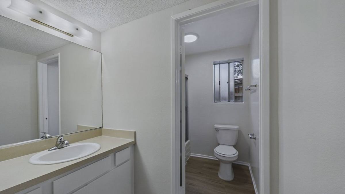 Apartment for rent at 425 Linwood Ave, Monrovia, CA 91016