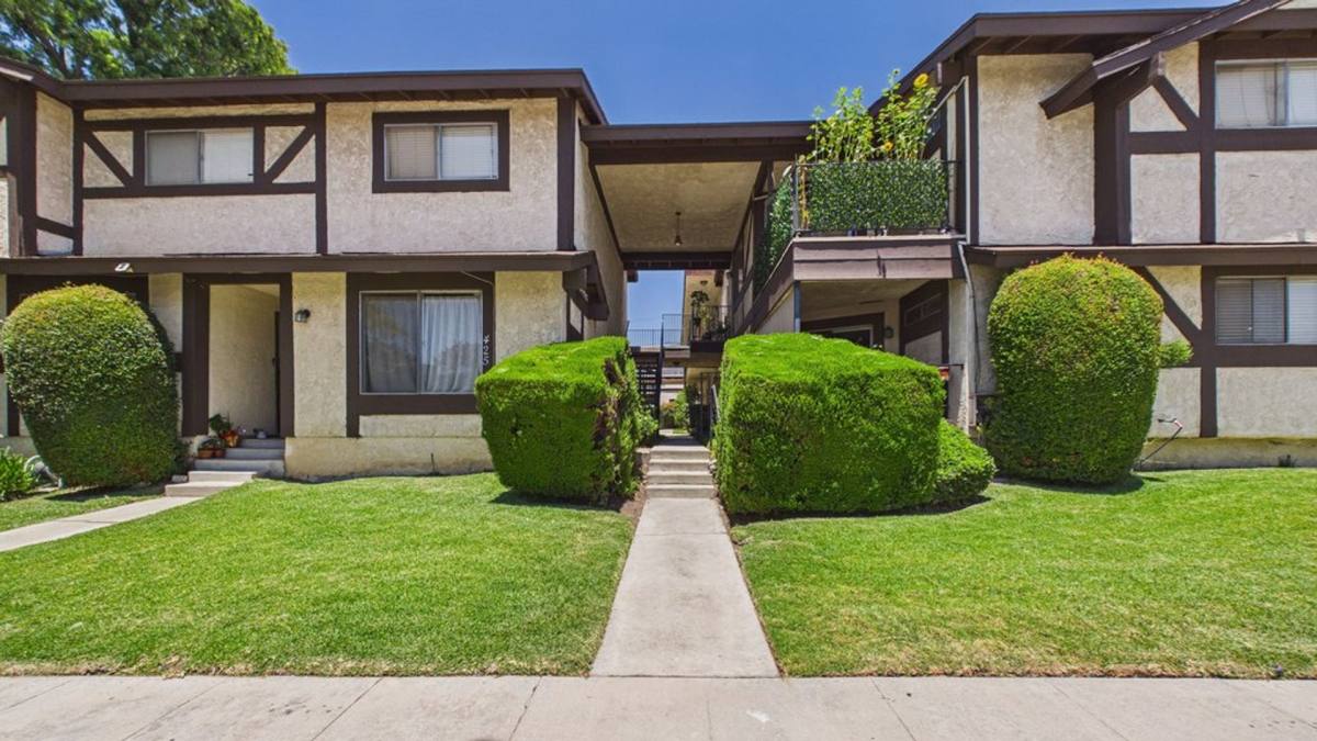 Apartment for rent at 425 Linwood Ave, Monrovia, CA 91016